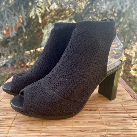 NEW Black Stretch Knit Peep Toe Slingback Ankle Bootie. Women’s size 6.5 W - Picture 1 of 11